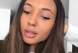 http://makeup.ru/storage/articles/11795/conversions/QeCTUmjBDgP4ebGz0e6qer3of5Esnvqm-preview_vertical_full.jpg