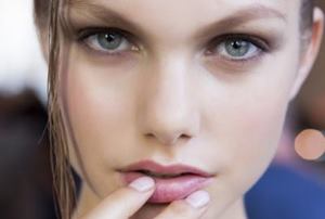 http://makeup.ru/storage/articles/18544/conversions/aoqeqVWslxbPUyTjfa9TNM6jjMHFtLzP-preview_vertical_full.jpg
